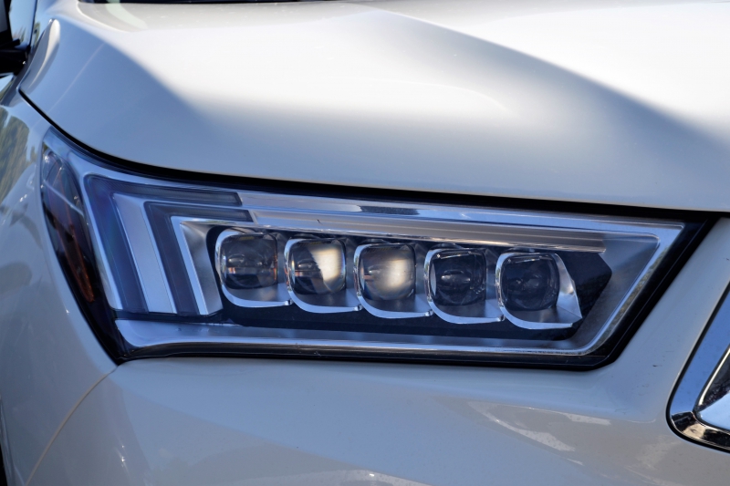 automobile-LA GAUDE-min_acura-headlamp-2834131