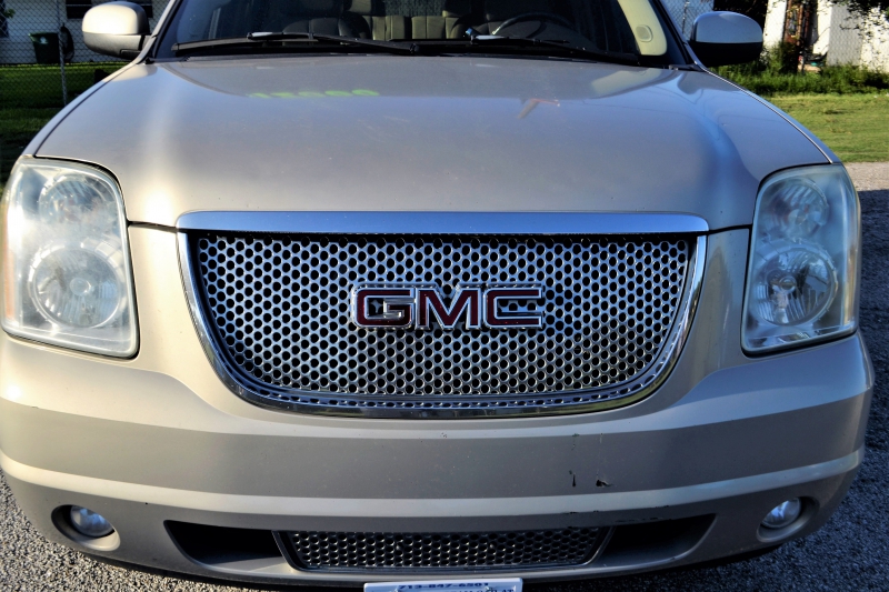 automobile-LA GAUDE-min_gmc-yukon-truck-grill-2828425